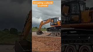 Unloading LiuGonG CLG933E from truck trailer #liugong #excavator #mining #truck