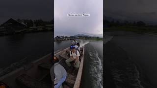 Transportasi keseharian warga sekitar danau sentani papua #shorts #travelvlog