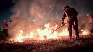 Wie löscht die Feuerwehr einen Waldbrand? Eine Übung in Südniedersachsen