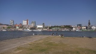 Hamburg, Germany: Steinwerder, Hafen (Harbor), St. Pauli Skyline - 4K UHD Video (2160p/60p)