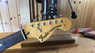 Refretting a Fender Stratocaster from the seventies - arbor press method