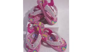 chinelo infantil com manta de strass e pérolas, mais uma dica para seu catálogo de vendas