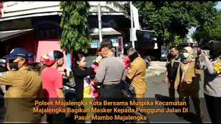 Polsek Majalengka Kota Bersama Muspika Bagikan Masker Kepada Pengguna Jalan Di Pasar Mambo Majalengk