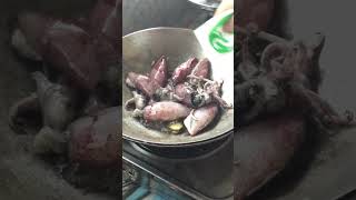 Cooking  squid o adobong pusit #amazing #easyrecipe #quickrecipe #healthytips #healthyfood #shorts