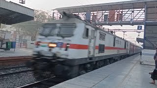 130 Kmph Legendary Shan-E-Bhopal Express Thunderpast Faridabad New Town..