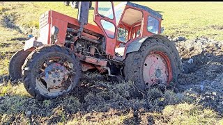 Трактор Т40 застрял в грязи | Трактор Беларус 1221 прищел на помош T40 tractor stuck in mud