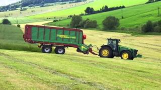 John Deere 8330 a Strautmann Giga-vitesse CFS 4401