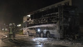 Gasbetriebener Bus brennt komplett aus