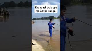 Detik detik truck tangki CPO masuk sungai #shortvideo #shorts #short #subscribe #truck #supirtruk