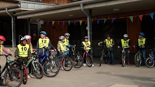 Endlich wieder Radfahrprüfungen! Krefelder Polizei prüft Grundschüler von 32 Schulen