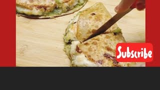 Bacchi hoi roti se banaye testy pizza/pizza recipe) how to make roti pizza#cooking