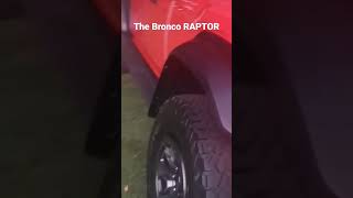 The Raptor looks huge and the fenders look much better in person #Braptor #Fordbronco #broncoraptor