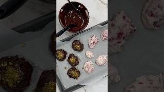 Viral yogurt bites with raspberry & pistachio! #healthyfood #healthydessert #viraltiktok