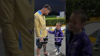 La secuencia entre Messi y este niño fan, es más que increíble #futbolargentino #messi #lionelmessi