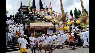 GONG LELAMBATAN BALI