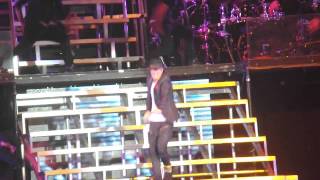 JUSTIN BIEBER SINGING-SHE DONT LIKE THE LIGHTS BELIEVE TOUR 1/23/13