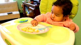 Jaycie aprendiendo a comer