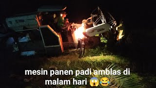 mesin panen padi amblas di malam hari😱