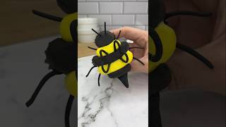 Bee cupcakes 🐝🐝 #cupcake #cakedecorating #baking #cakeart #bees #bugs #shortsfeed #bakinghack