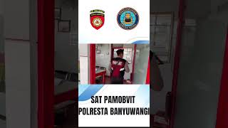 anggota Satpamobvit Polresta Banyuwangi melaksanakan pengamanan obviter Perbankan BRI