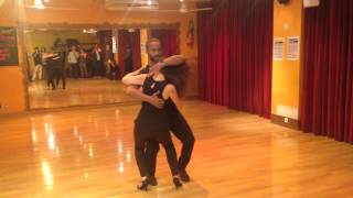 Cours Bachata Intermédiaire École des Danses Latines et Tropicales