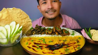 Eating Tasty Kadhi Pakoda with rice || Potol / parwal bhaja || Baingan bhaja | Papad and salad