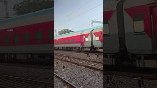 12617 || Mangala Lakshadeep SF Express Ernakulam junction - Hazrat Nizamuddin 130Kmh #shorts #train