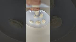 2D Using swiss Meringue Buttercream Frosting #shorts #smbc #frosting #2d #buttercream #rosettes