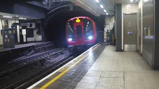 Train Arriving, Eastbound, Circle and District Line, Victoria Underground Station, London