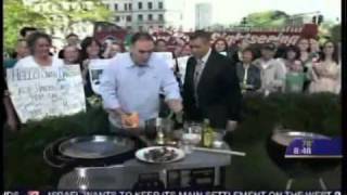 Chef José Andrés Tips Preparing a Paella on the Grill with Olive Oil