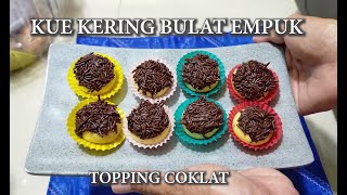 KUE KERING BULAT EMPUK TOPPING COKLAT.