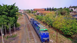 Composição com a Locomotiva ES44ACI 2543 da Suzano em Cordeirópolis.