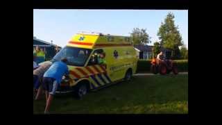 ambulance vast op de Bongerd, juni 2015