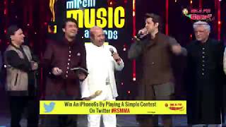 Hrithik Roshan Singing His Favourite Song 😍 | Tere Jaisa Yaar Kahan | Mirchi Award