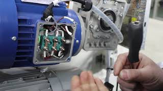 Walking motor wiring of spreading machine