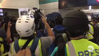 20190727 RFA 警入元朗站(轉載) hong kong protest, police attack yuen long MTR station