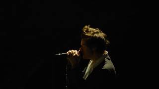 HARRY STYLES – FROM THE DINING TABLE (Madrid)