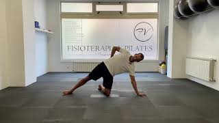 Protege tu lumbar fortaleciendo el glúteo medio. Clase completa Pilates.