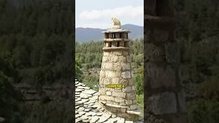 #SHORT | 🪨🪓 CHIMENEA casera con PIEDRA TOSCA. Corte con HACHAS Y SIERRAS (Vídeo completo en canal)