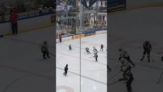 Трус не играет в хоккей. Тренировка детской команды. Coward does not play hockey.