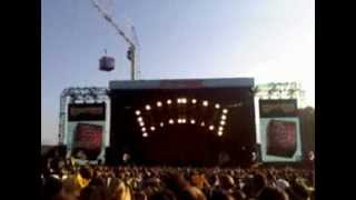 Pink's dramatic entrance at Isle of Wight Festival 2010