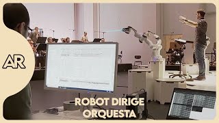 Un robot con tres brazos dirige una orquesta alemana