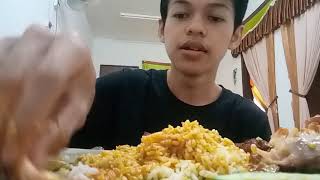 Makan Nasi Ayam BESAR