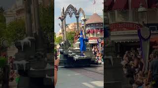 Merlin dropping spells & moves at Disneyland ✨ #disneyland #disney #dca #disneyworld