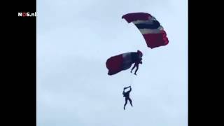 Red devil redt collega met kapotte parachute  - NEWS