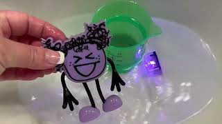 New Glo Pals Lumi Water Activated Bath Toy with 6 Reusable Light Up Cubes Review