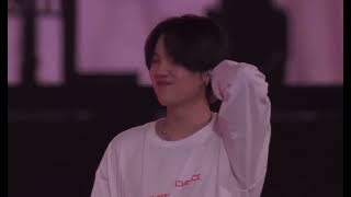 Yoongi’s reaction to ‘Yoongi Marry me’ PTD on stage