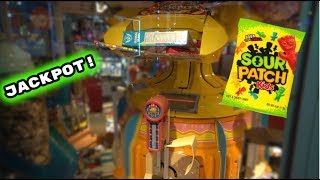 WON THE MOST INSANE CLAW MACHINE CANDY JACKPOT!!