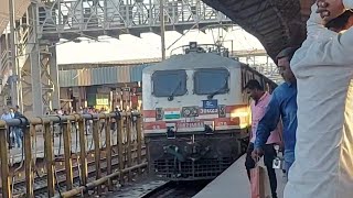 12263 Pune-Hazarat Nizamuddin AC Duronto Express Arriving And Departure From Surat