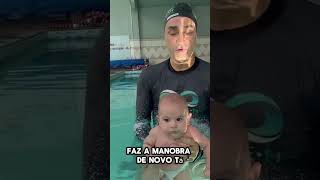 O QUE FAZER QUANDO ENTRA ÁGUA NO OUVIDO DO BEBÊ #shorts